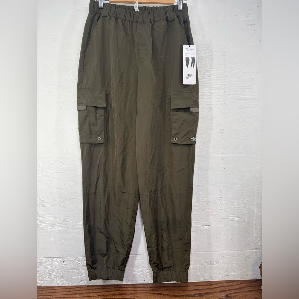 Alo Yoga It Girl Cargo Crush Pant Dark Olive Women’s M NWT Jogger